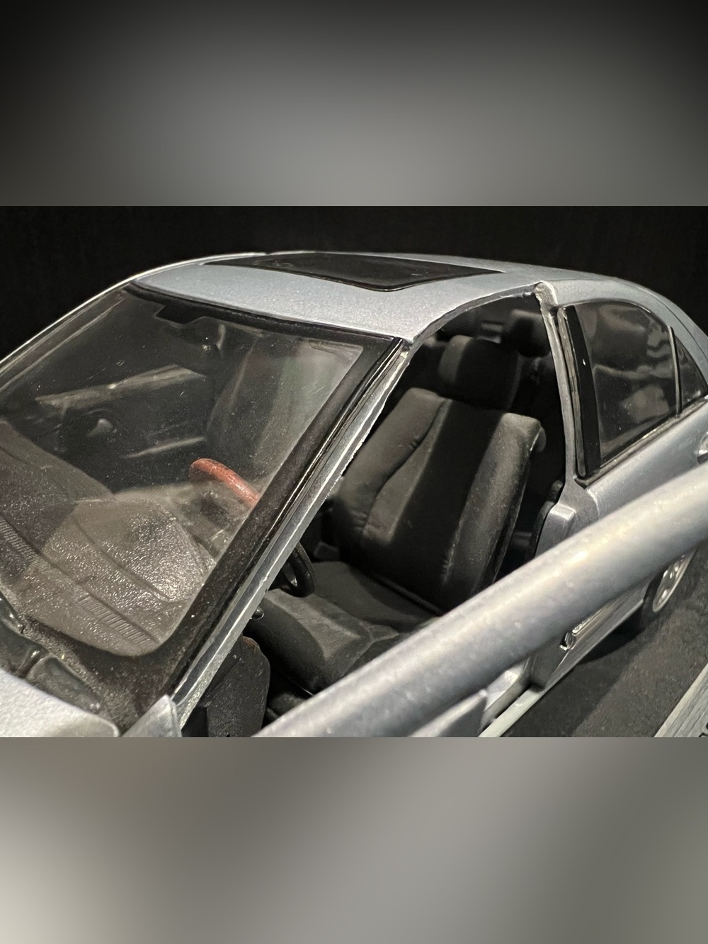 1:18 Maisto Mercedes-Benz S500 (W220) Dealer Edition Promotional Model - Picture 2 of 10